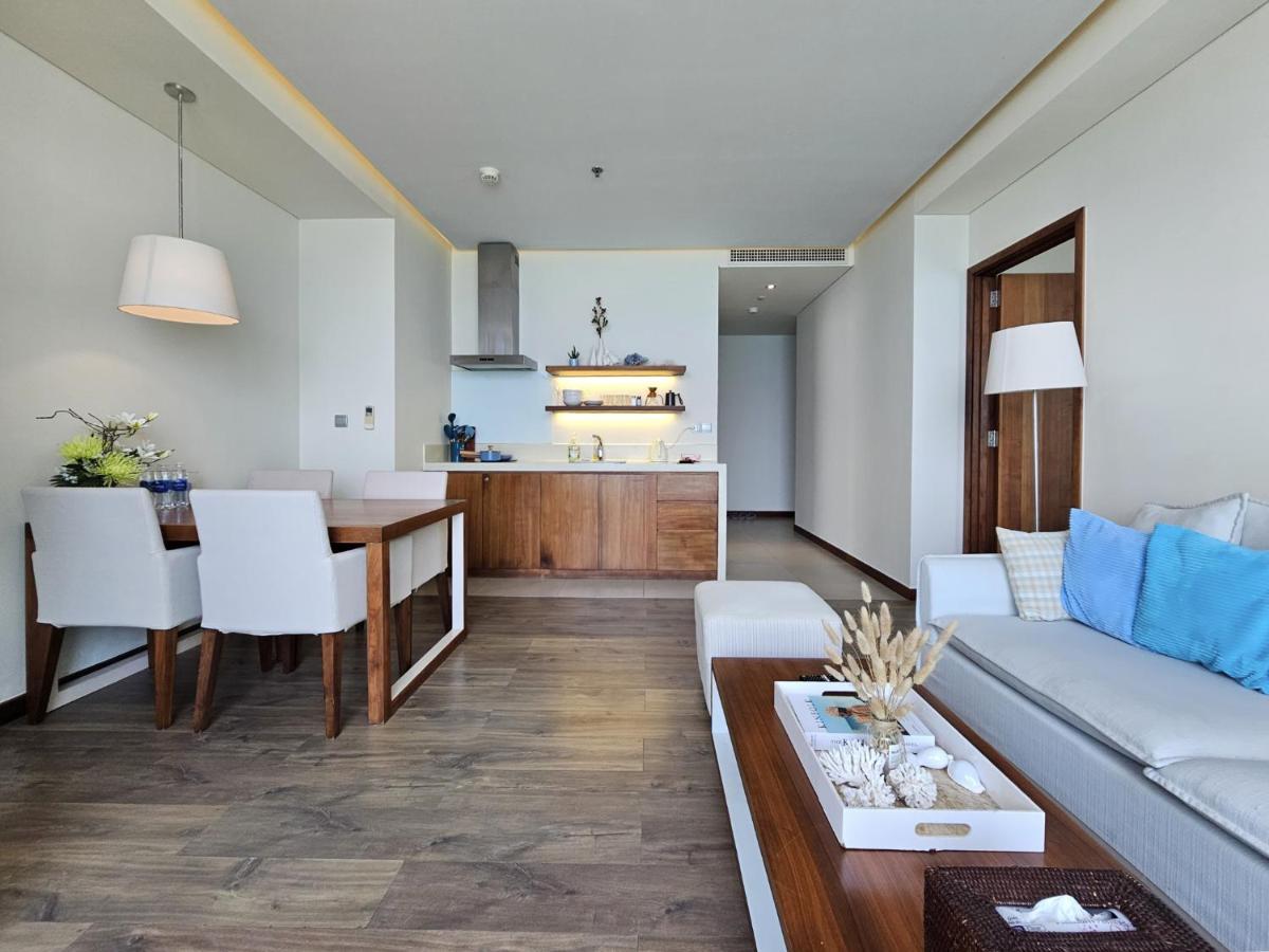 Stunning Apartments Across My Khe Beach ! Rooftop Pool & Gym 다낭 외부 사진