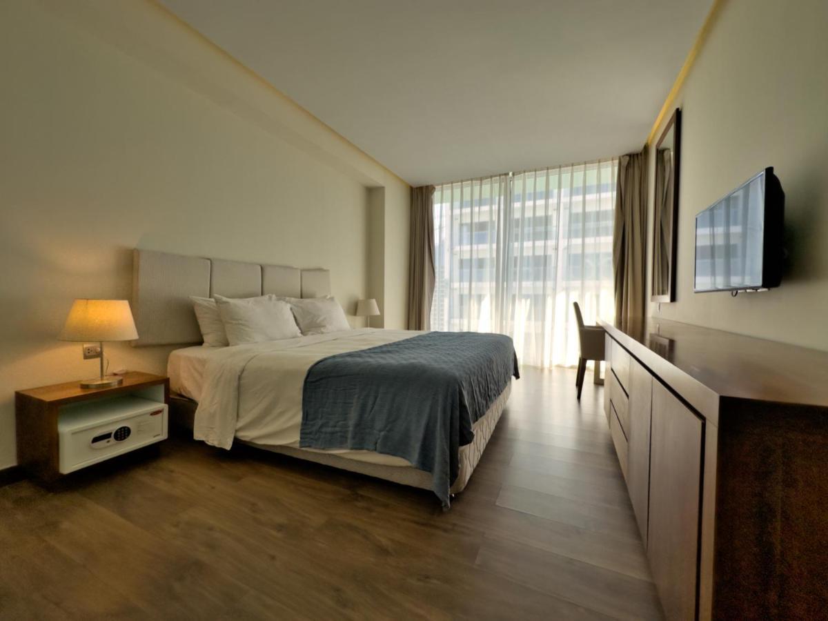 Stunning Apartments Across My Khe Beach ! Rooftop Pool & Gym 다낭 외부 사진