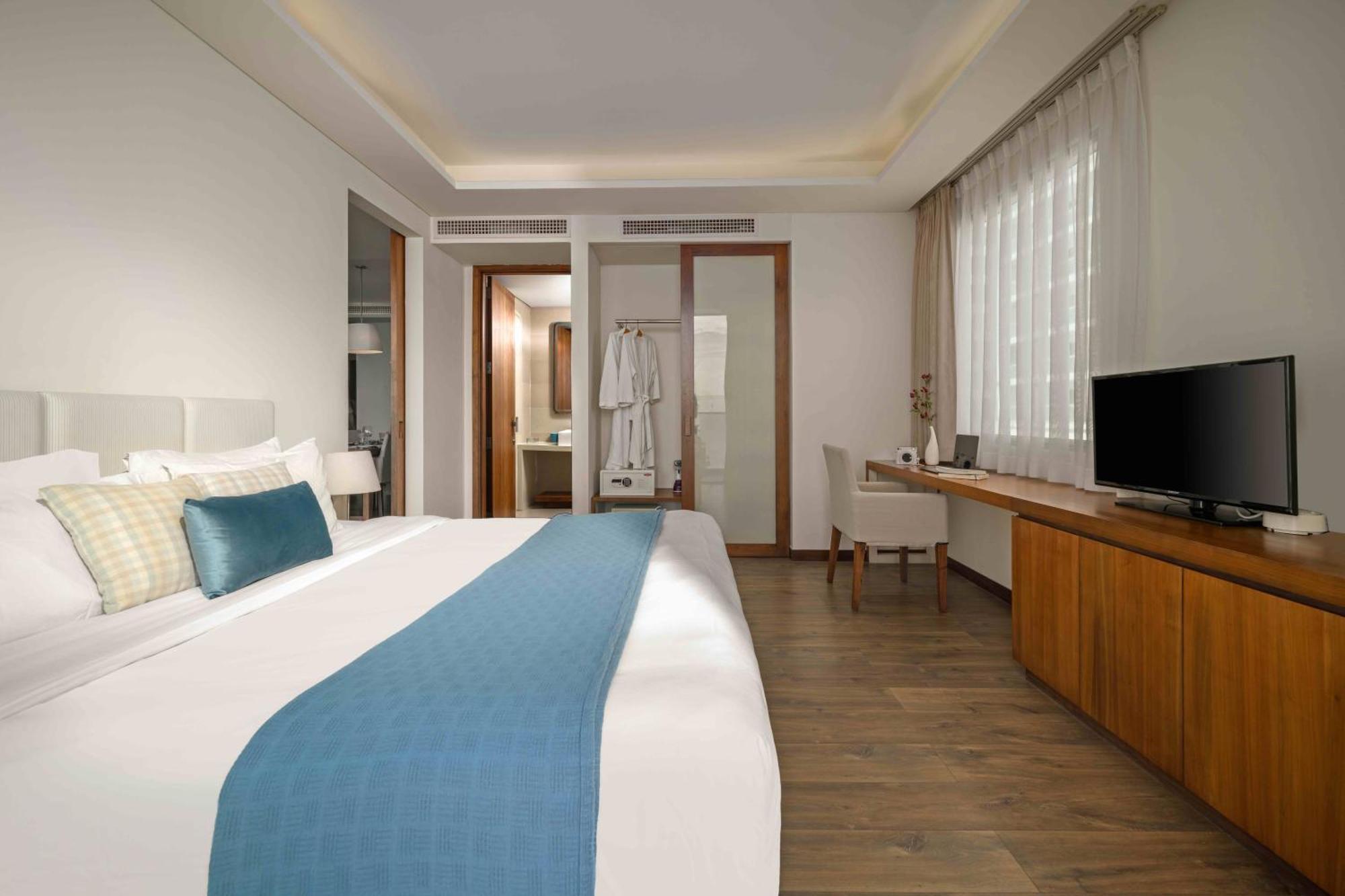 Stunning Apartments Across My Khe Beach ! Rooftop Pool & Gym 다낭 외부 사진