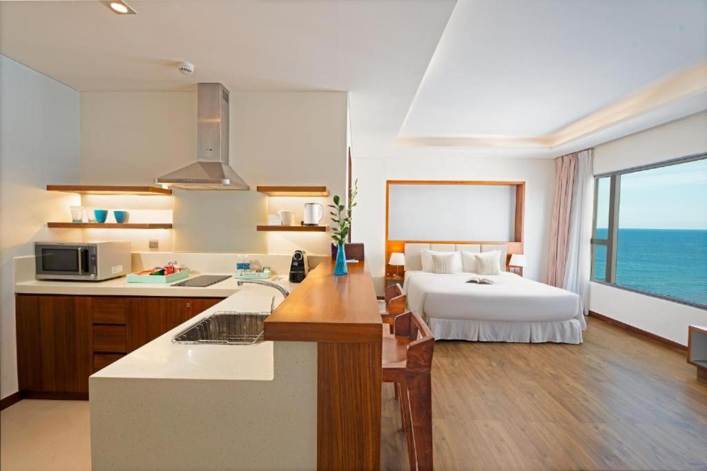 Stunning Apartments Across My Khe Beach ! Rooftop Pool & Gym 다낭 외부 사진